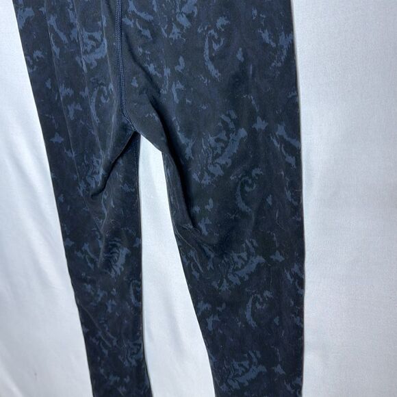 Lululemon Abstract Print/Hidden Stripe Waistband Full Length Leggings. Size 2. - Picture 7 of 9